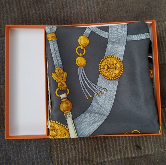 Hermes vintage scarf new with tags - Picture 2 of 6